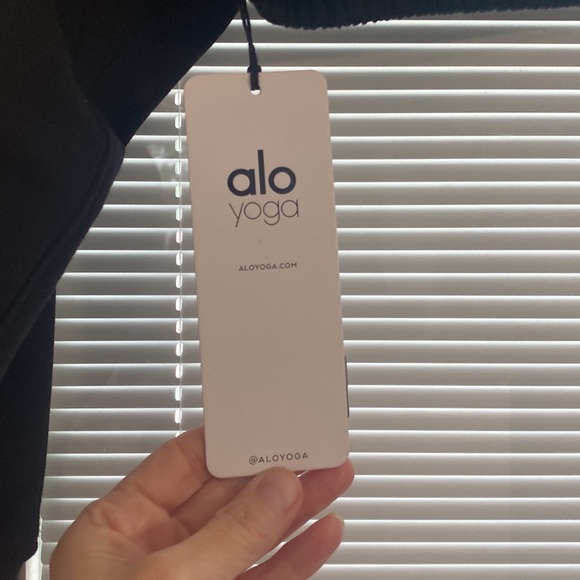 NWT ALO  cropped black sweatshirt! Retail $128 🔥🔥 - Picture 6 of 7